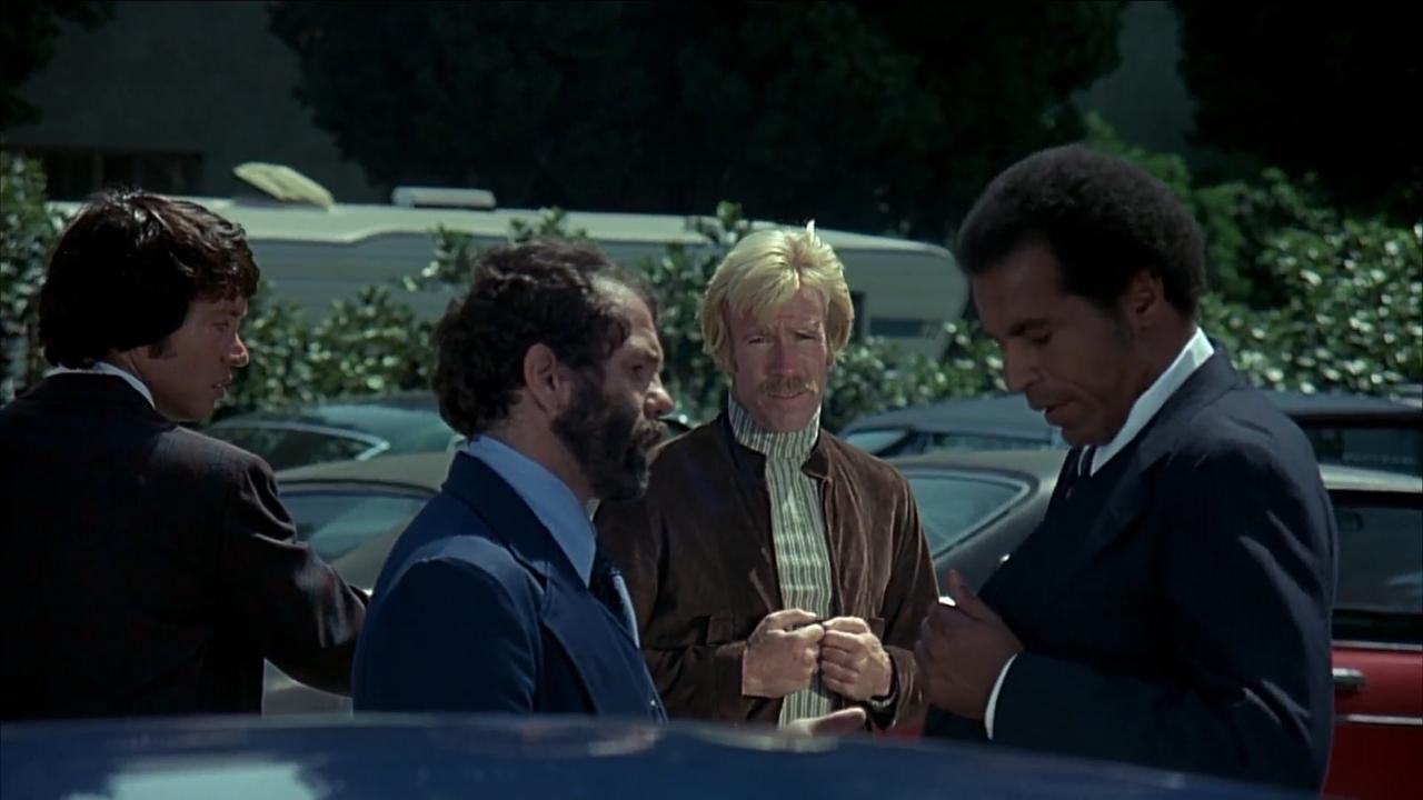 Porządni Faceci Ubierają się Na Czarno