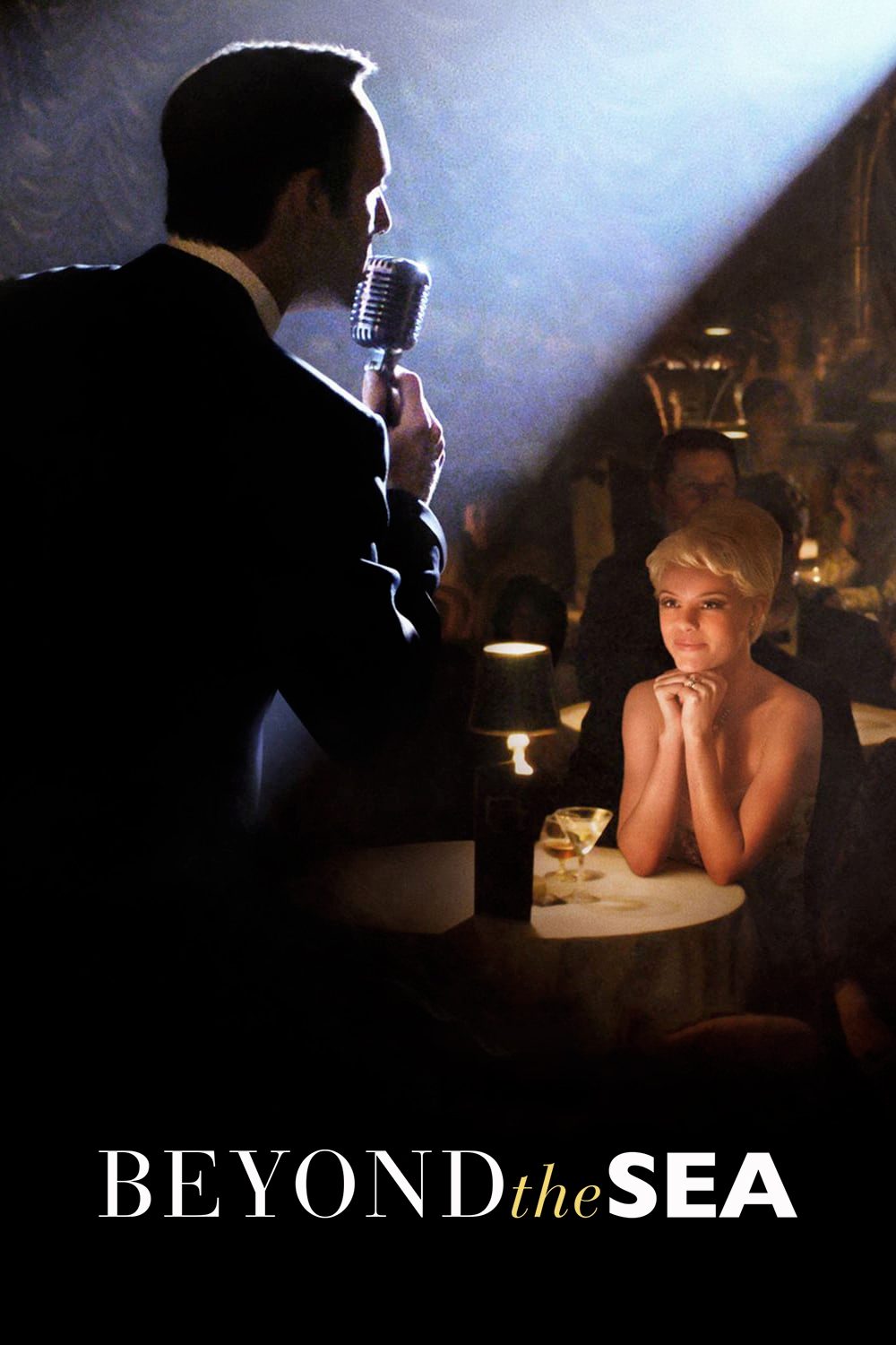 Oglądaj Daleki  ląd - Wielkie życie