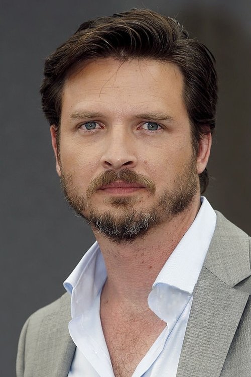 Aden Young zdjęcie