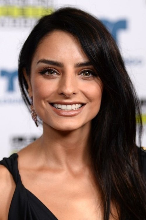 Aislinn Derbez zdjęcie