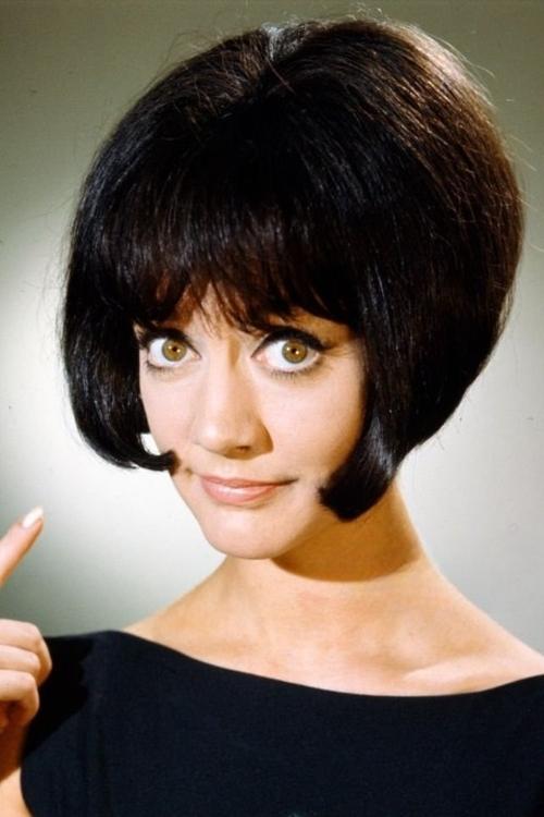 Amanda Barrie zdjęcie
