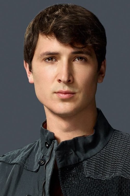 Ben Lloyd-Hughes zdjęcie