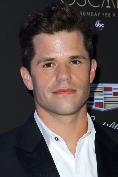 Charlie Carver zdjęcie