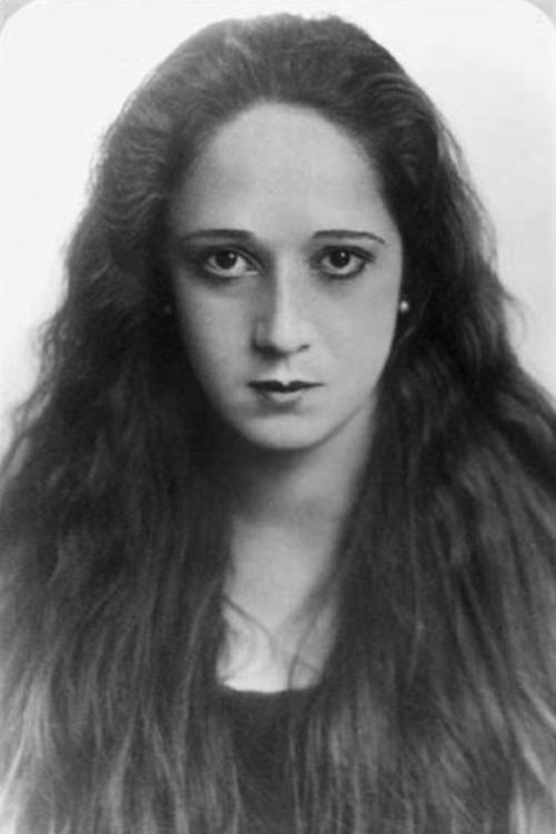 Claire Du Brey zdjęcie