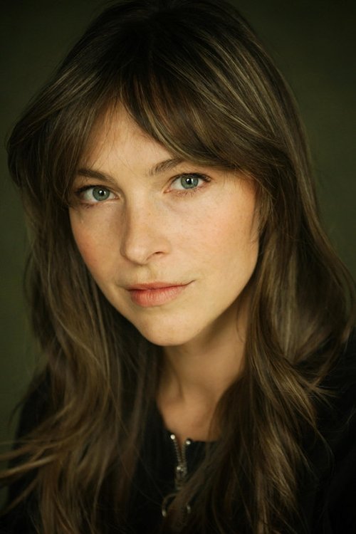 Courtney Hope Turner zdjęcie