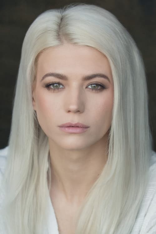 Danielle Harold zdjęcie