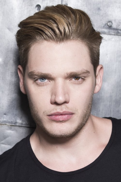 Dominic Sherwood zdjęcie