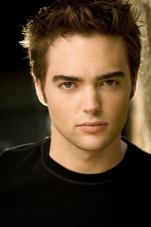 Drew Tyler Bell zdjęcie