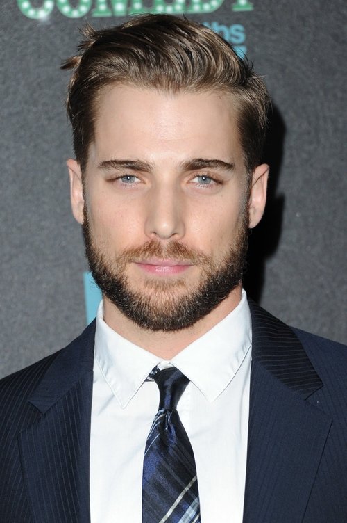 Dustin Milligan zdjęcie