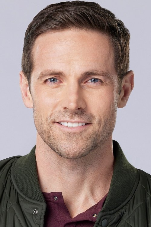 Dylan Bruce zdjęcie