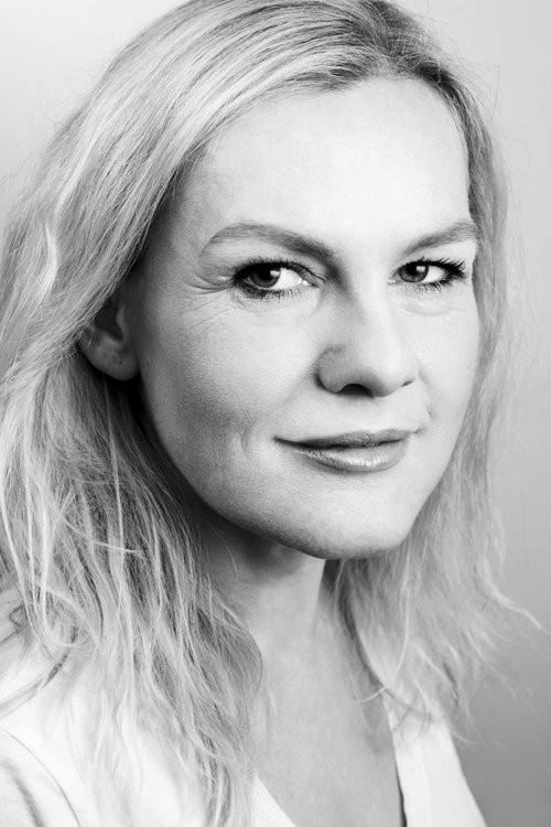 Ella Kenion zdjęcie