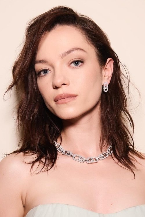 Esmé Creed-Miles zdjęcie