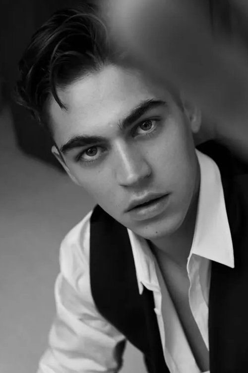 Hero Fiennes Tiffin zdjęcie