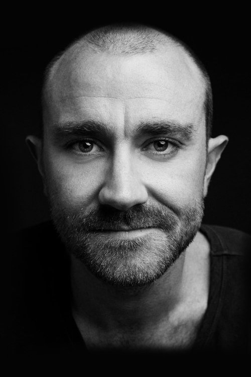 Josh McConville zdjęcie