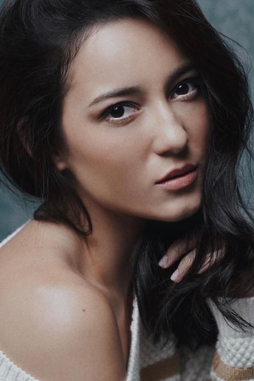 Julie Estelle zdjęcie