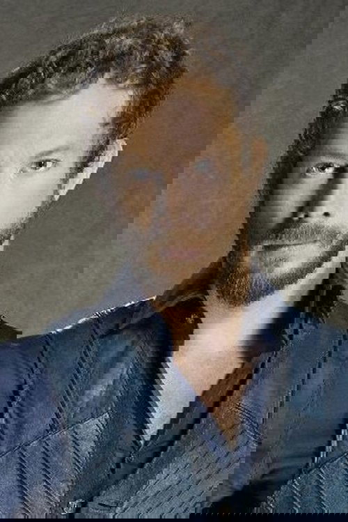 Kristen Holden-Ried zdjęcie