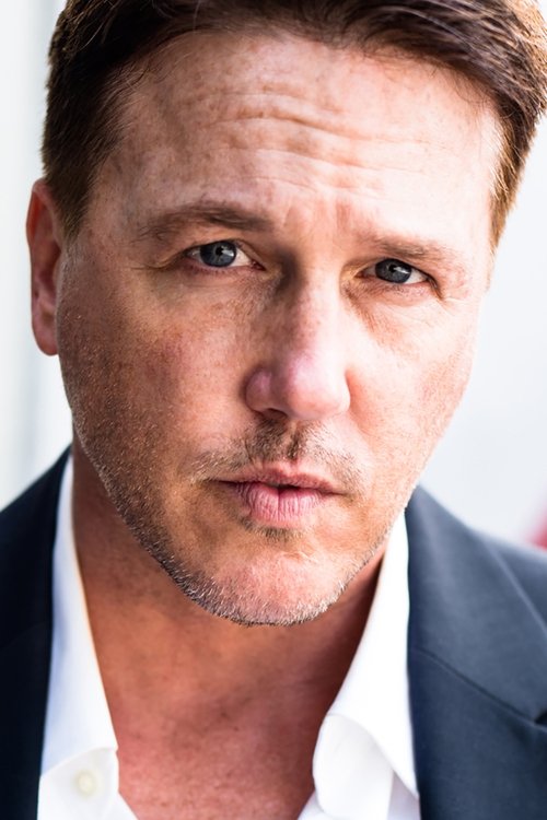 Lochlyn Munro zdjęcie