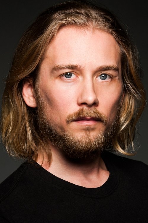 Lou Taylor Pucci zdjęcie