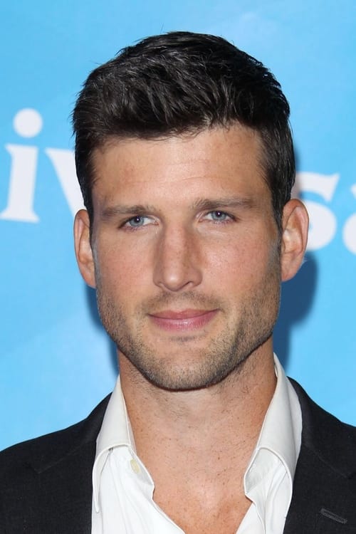 Parker Young zdjęcie