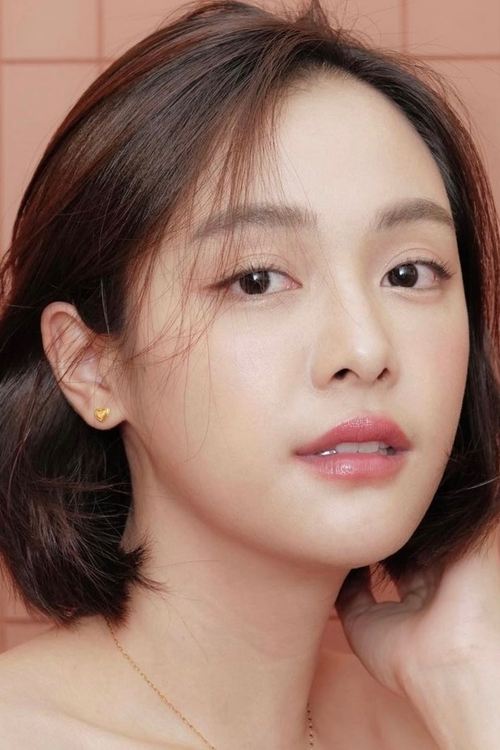 อิษยา ฮอสุวรรณ zdjęcie