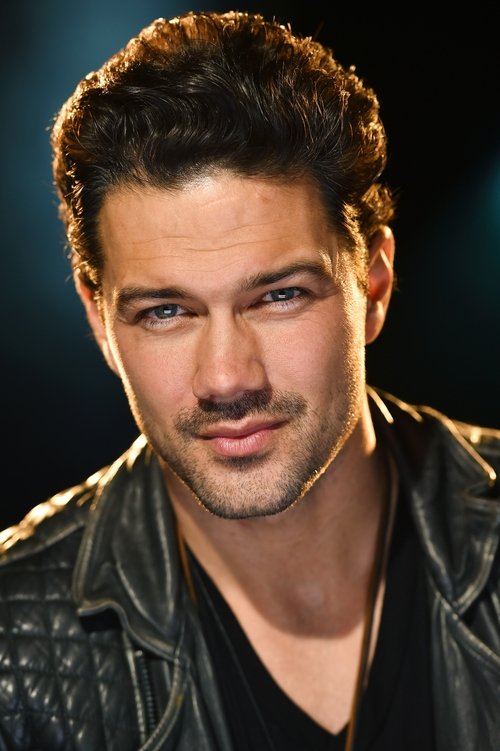Ryan Paevey zdjęcie