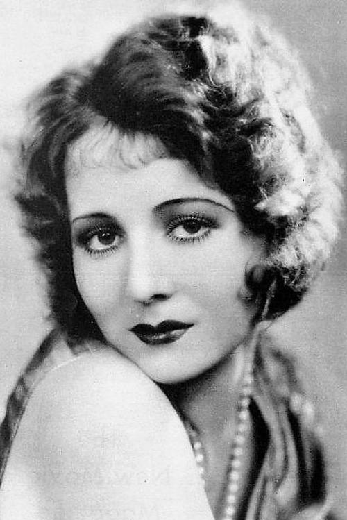 Sharon Lynn zdjęcie